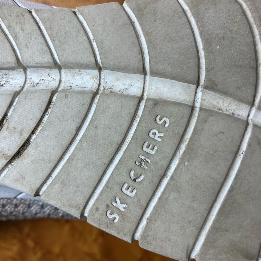 Sketchers sneakers, tan, size 9, some wear, but still in great condition  - Picture 4 of 4